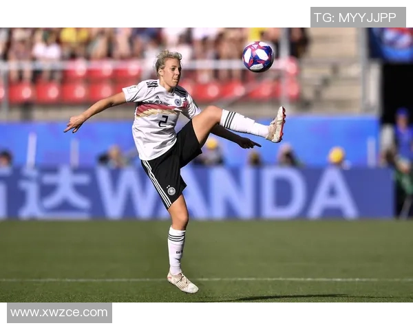 无停球的足球明星展现超凡技艺与速度的完美结合